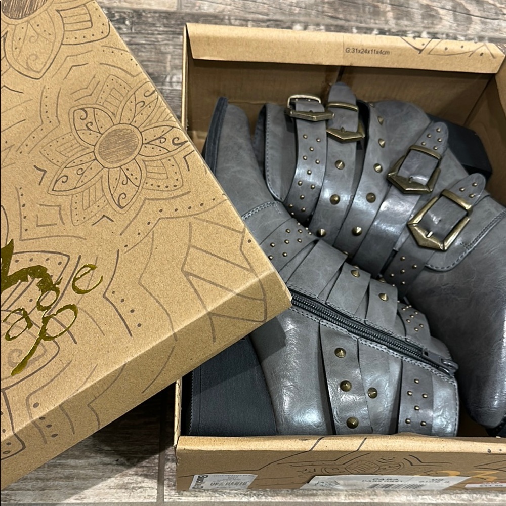 Buckle Brand store Gray Buckled Ankle Boots